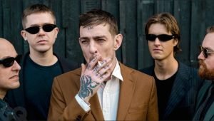 Cartelera | Viagra Boys: un caos elegante en el sideshow de Lollapalooza Chile 2026