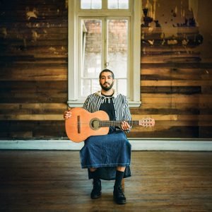 Cartelera | Folk experimental para recordar y sanar: Cualmarcelo presenta “Calendarios”, su debut como solista.