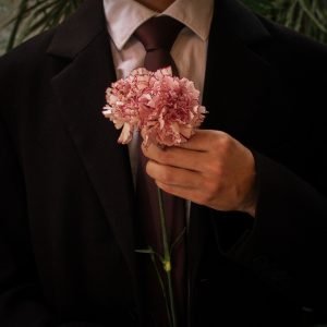 Noticias | Noah Froid florece con ‘Clavel’. Una declaración de amor cruda y visceral.