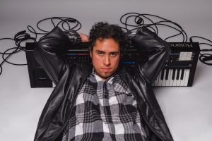 Noticias | “Ciclo de luz y obscuridad”: Pájaros de Niebla inicia una nueva etapa entre el techno, la experimentación y la intensidad emocional