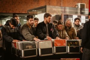 Noticias | Día del Vinilo anuncia su V edición celebrando el regreso del 7″ fabricado en Chile
