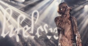 Cartelera | La oscuridad y crudeza emocional de Lifelover aterrizan en  Santiago