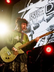 Review | Cuando el viernes fue miércoles: abrasivo debut de Wednesday en Chile